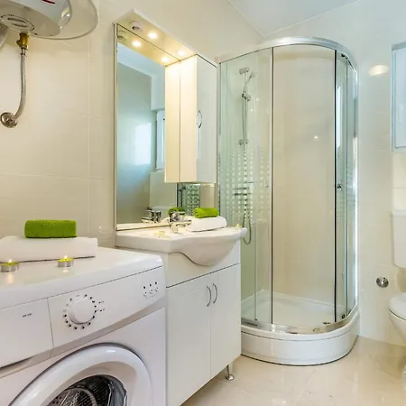 Amazing In With 2 Bedrooms, Wifi&outdoor Swimming Pool