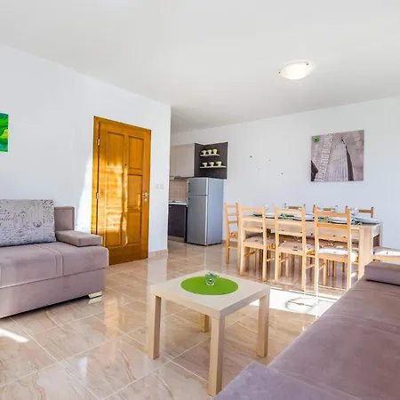 Amazing In With 2 Bedrooms, Wifi&outdoor Swimming Pool *