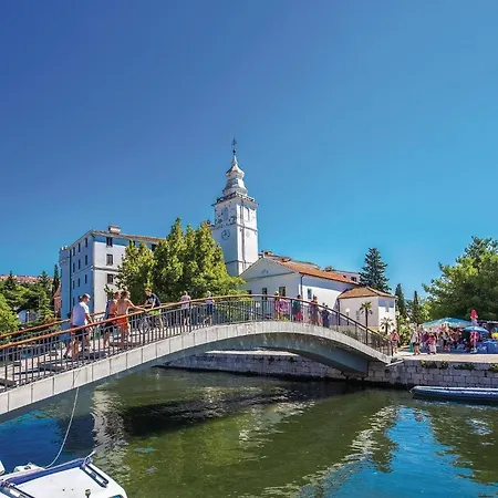 Amazing In With 2 Bedrooms, Wifi&outdoor Swimming Pool Vakantiehuis