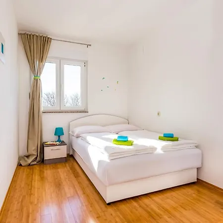 Amazing In With 2 Bedrooms, Wifi&outdoor Swimming Pool Vakantiehuis